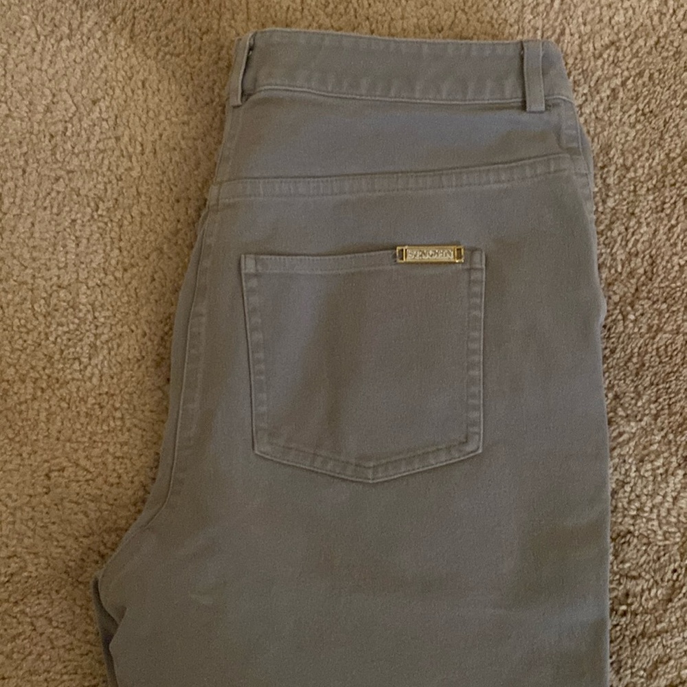 Gray, St. John’s, size 6